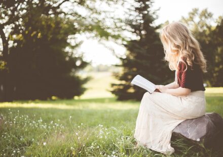 Craft Amazing Blogs That Hook Readers